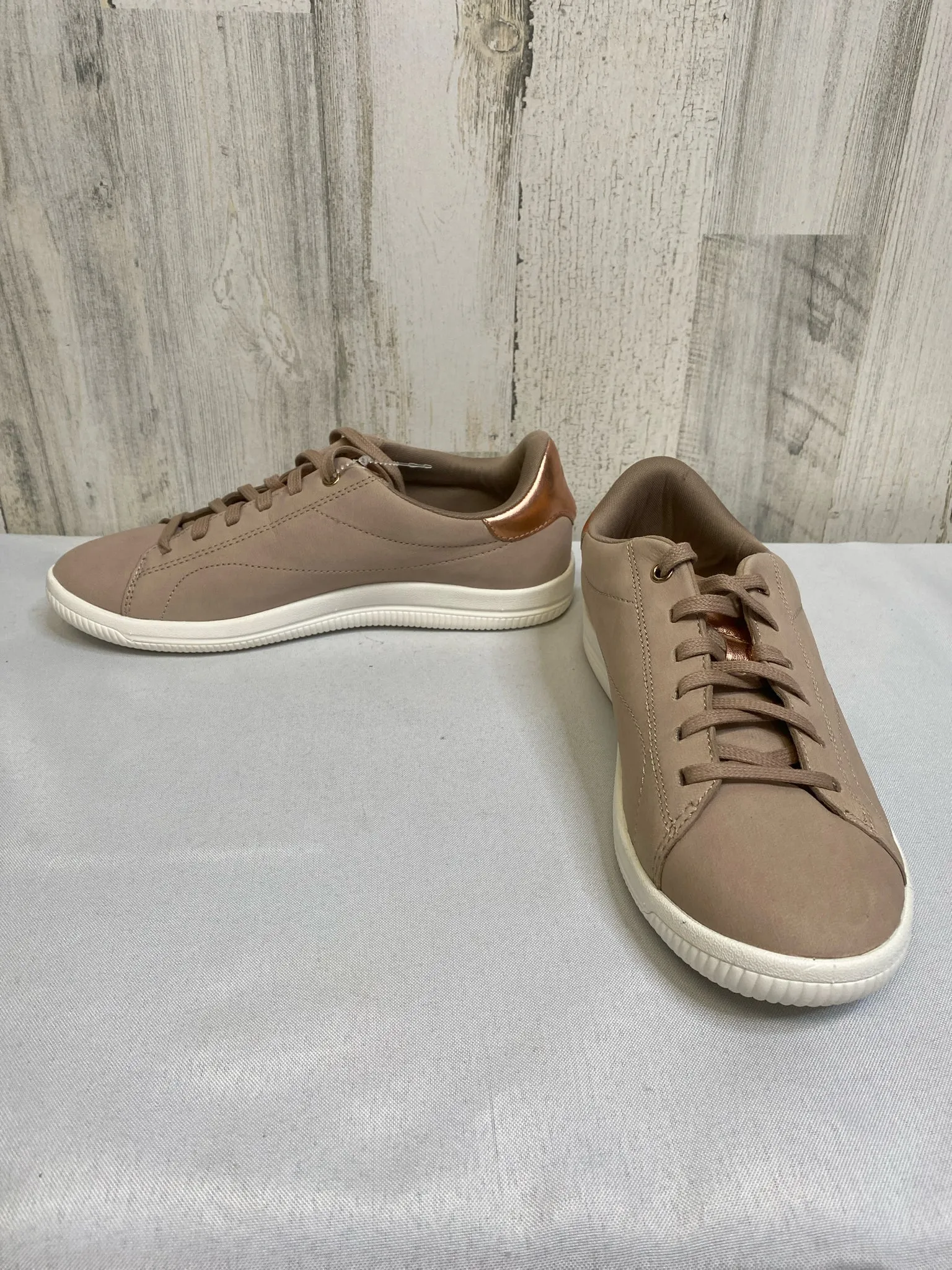 Easy spirit Size 7.5W Taupe Sneakers